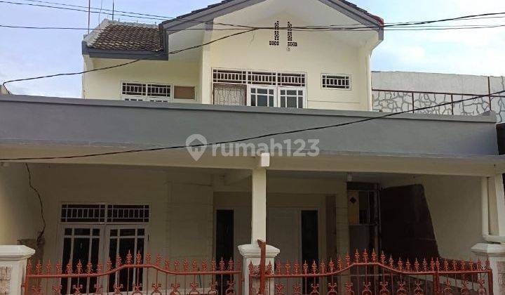 Disewakan Rumah Tingkat Kt 3 Di Harapan Indah Bekasi  1