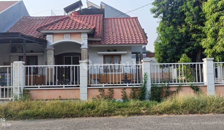 Rumah Hook di Bulevar Hijau Bekasi Siap Huni B1098  1