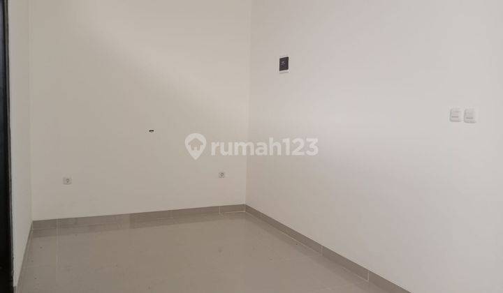 Rumah 2 Lantai Bagus Unfurnished di Ciputat, Tangerang Selatan 2