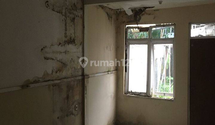 Rumah Unfurnished Butuh renovasi  di Surapati 2