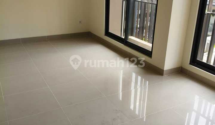 Jual Rumah Baru 3 Lantai Gandeng 2 (Cluster Leonora) Gading Serpong Jual Rumah Baru 3 Lantai Gandeng 2 (Cluster Leonora) Gading Serpong