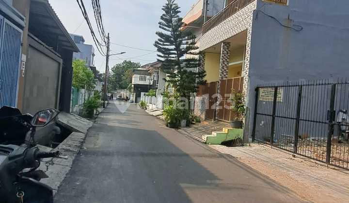 For sale old house in Jelambar area, land measurement included. 2