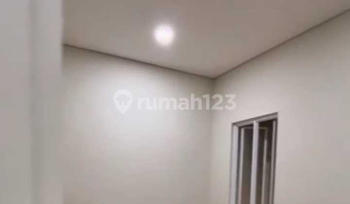 New House Ready to Occupy Location Mandala Tomang, West Jakarta New House Ready to Occupy Location Mandala Tomang, West Jakarta