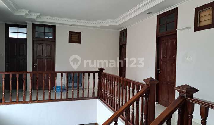 Rumah di Wilayah Kemanggisan  2