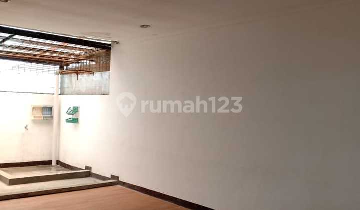 Rumah Second Wilayah Green Ville, Jakarta Barat 2