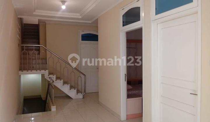 Second-hand House in Kemanggisan Area, West Jakarta