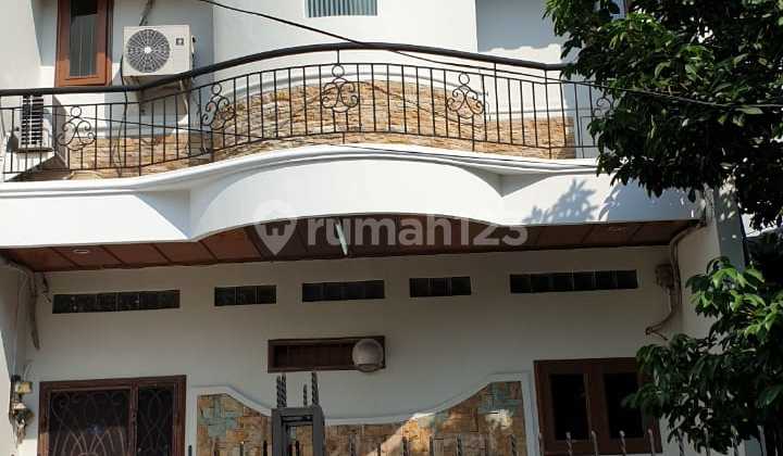 For Sale Beautiful and Lush House in Kedoya Area, West Jakarta 1