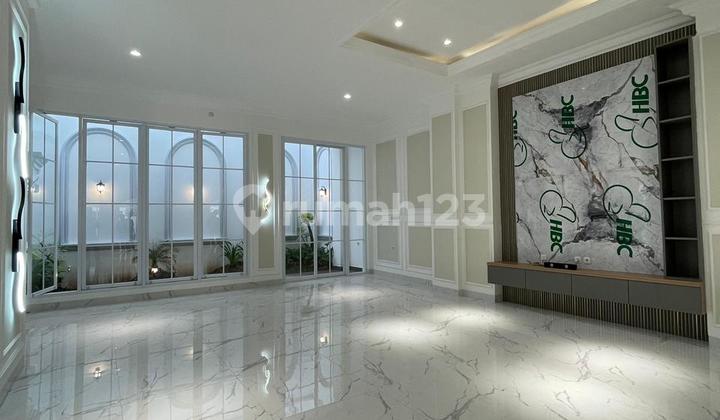 House in the Meruya Area Complex