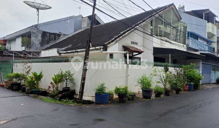 Second Hand House Still Habitable 16x16 M Corner, Tomang West Jakarta 2