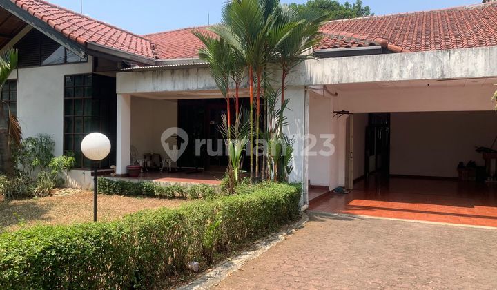 Rumah 2 Lantai Semi Furnished Sertifikat Hak Milik di Jln Benda Kemang , Jakarta Selatan 2