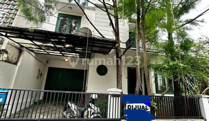 Affordable House in Kebayoran Baru 2 Floors Beautiful Cool Private in the Elite Area of Kebayoran Baru South Jakarta, South Jakarta