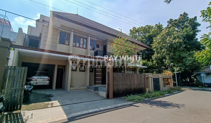 Rumah Asri Depan Taman di Alam Segar Pondok Indah