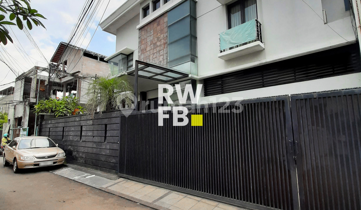 Rumah furnished area Kemang bebas banjir