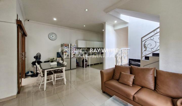 Rumah Dalam Townhouse Furnished Siap Huni 2