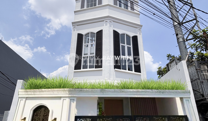 Brand New Timeless Classic Design With Rooftop In Kemang