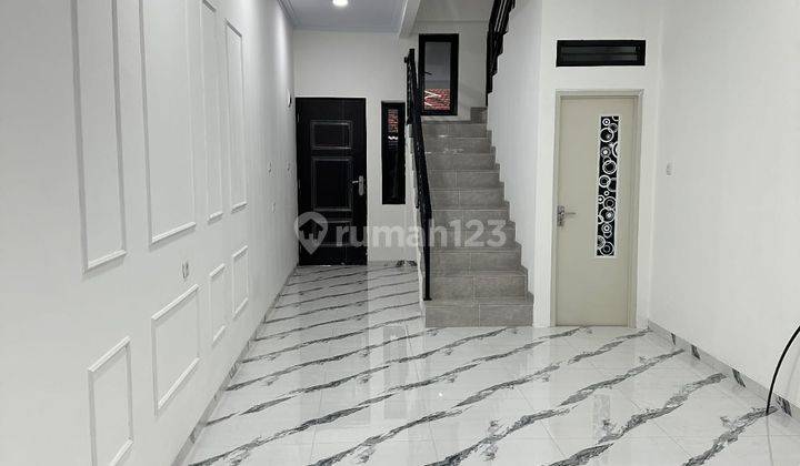 Rumah 3 Lantai Bagus SHM di Grogol, Jakarta Barat 1