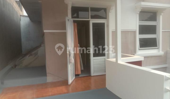 Rumah 2 Lantai di Legenda Wisata, Bogor 2
