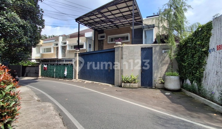 Rumah Mewah Degan Desain Elegan di Ciganjur Jakarta Selatan Semi Furnish 2