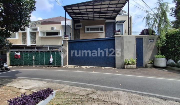 Rumah Mewah Degan Desain Elegan di Ciganjur Jakarta Selatan Semi Furnish Rumah Mewah Degan Desain Elegan di Ciganjur Jakarta Selatan Semi Furnish