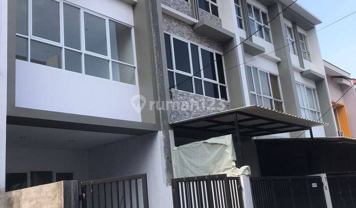 Rumah Bagus 3 Lantai SHM di Sunter, Jakarta Utara 1