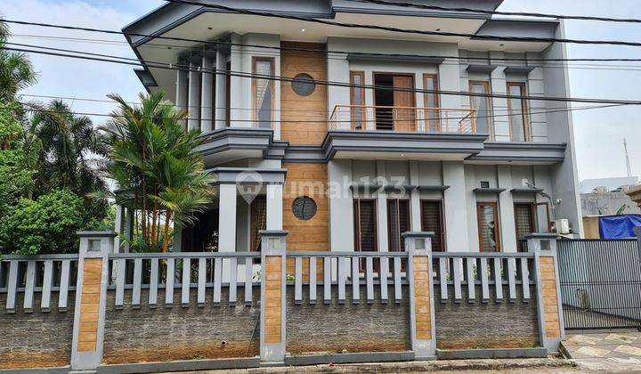 Rumah 3 Lantai Bagus Furnished SHM di Sunter, Jakarta Utara 1