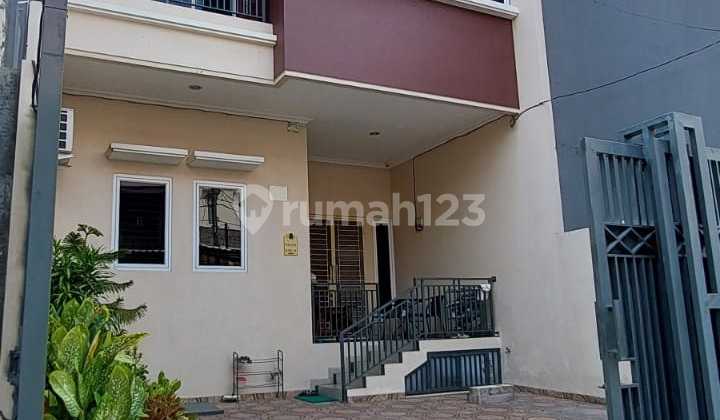 6065-Lu Dijual Rumah 3 Lantai Disunter Agung SHM