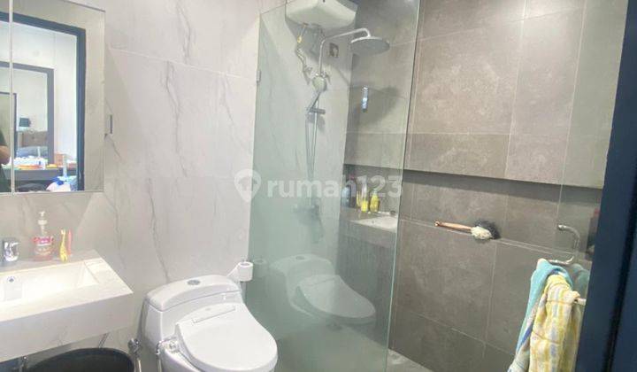 Rumah 3 Lantai Bagus Semi Furnished SHM di Kelapa Gading, Jakarta Utara 2