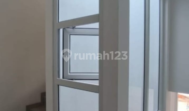 6005-Yo di Sewakan Rumah 2 Lantai Brandnew 2