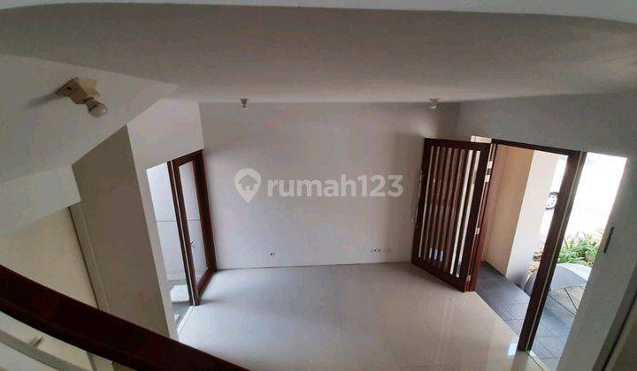 Di Sewakan Rumah 2 Lantai Rumah di Joglo 1