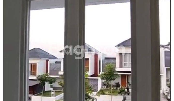 CEPAT RUMAH BARU 2 LANTAI BANTING HARGA BELUM PERNAH DITEMPATI DI BSB VILLAGE 2