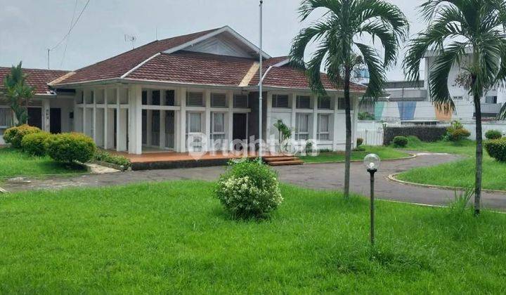 RUMAH MEWAH HALAMAN LUAS TERAWAT SEKALI DI JALAN SETIABUDI 2