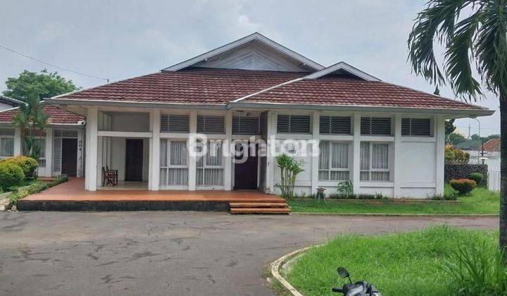 RUMAH MEWAH HALAMAN LUAS TERAWAT SEKALI DI JALAN SETIABUDI 1