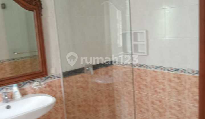 Dijual Rumah Kemayoran, Semi Furnish, Luas 10X20 Meter, Kode :18375 Js 2