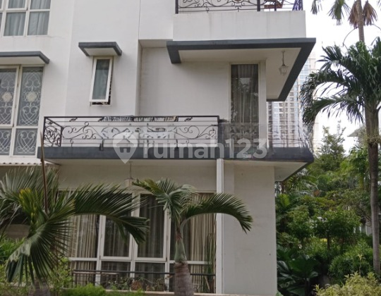 House for Sale in Kemayoran, Semi-Furnished, Land Size 10X20 Meters, Code: 18375 Js