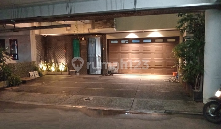 For Sale House in Kemayoran, Semi-Furnished, Area 9X17 Meters, Code: 16688 Js