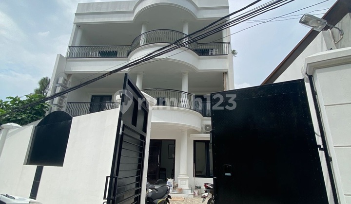 Rumah Dijual Serpong, Full Furnish, Luas 10x27 Meter, Kode 02862 Jn