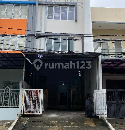 Dijual Rumah Pulomas, Strategis, Luas 5X22,8 Meter, Kode :21551 Yn/Wb