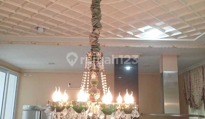 Dijual Rumah Kemayoran, Semi Furnish, Luas 10X20 Meter, Kode :18375 Js 2