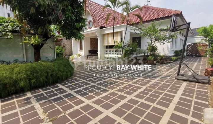 Menteng rumah terawat area tenang dekat rumah pejabat