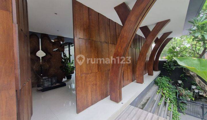 RUMAH MODERN NAN CANTIK KARYA NATANEKA DI KEBAYORAN BARU 2