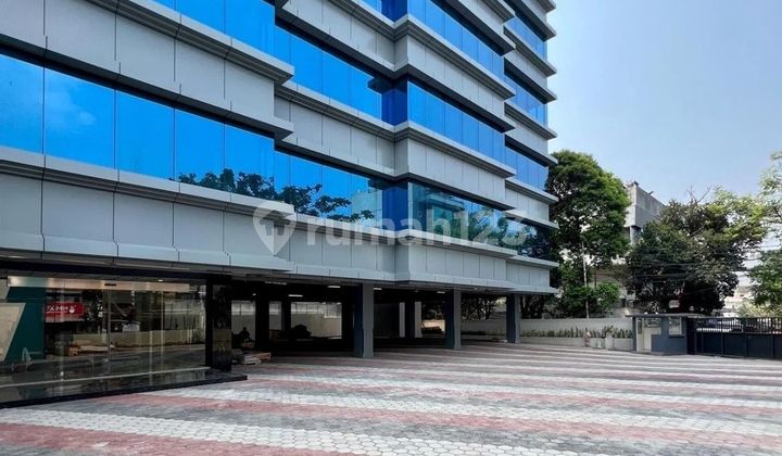 6-story building with lift facilities, spacious parking near Pondok Indah
