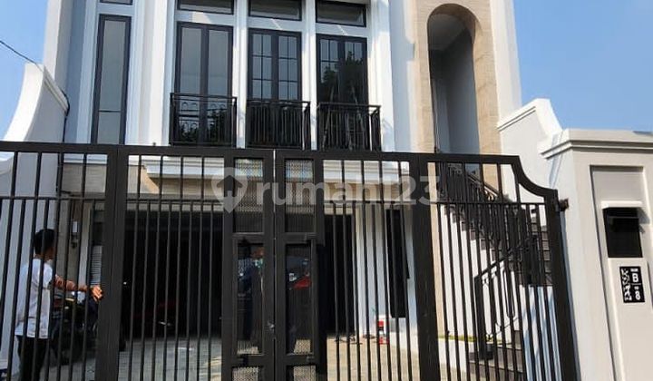 RUMAH BARU,MODERN 3LANTAI DALAM CLUSTER DI AMPERA