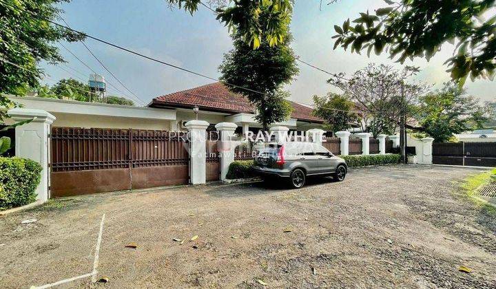 Private compound hitung tanah lokasi tenang di Ampera ,Jaksel