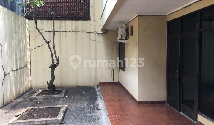 Rumah Hitung Tanah Area Bebas Banjir di Tomang, Jakbar 2