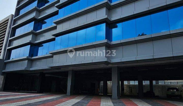 Gedung baru 5lantai dengan lift dekat akses JORR 2