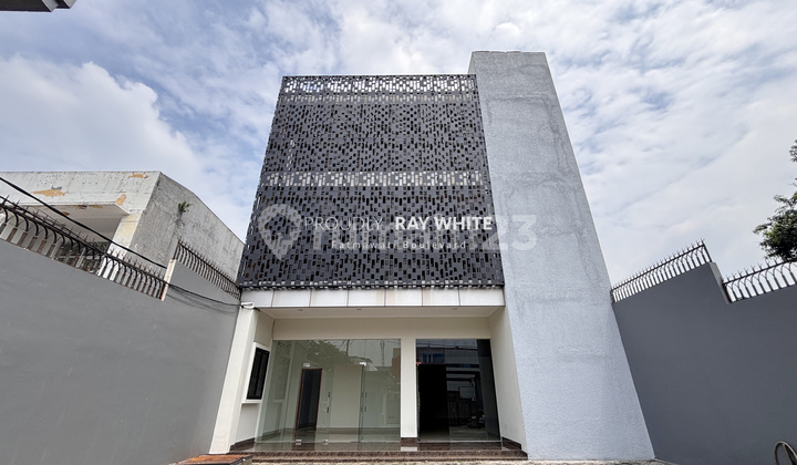 Brand New Mini Building in Cilandak Area, Suitable for Offices or Other Businesses. Brand New Mini Building in Cilandak Area, Suitable for Offices or Other Businesses.