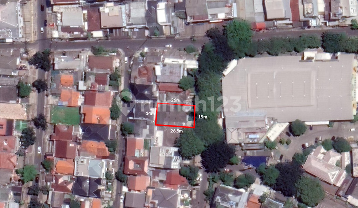 Rumah terawat dekat Pasar Santa. Zona Bisnis Bisa Bangun 4 lantai +basement 2