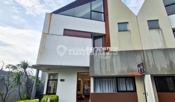 Rumah Sudut Nan Cantik Dalam Cluster Area Rempoa Dekat MRT dan Pondok Indah Rumah Sudut Nan Cantik Dalam Cluster Area Rempoa Dekat MRT dan Pondok Indah