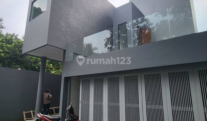 Rumah Modern Minmalist Dgn Balkon Cantik Dlm Komplek Dekat Citos 2