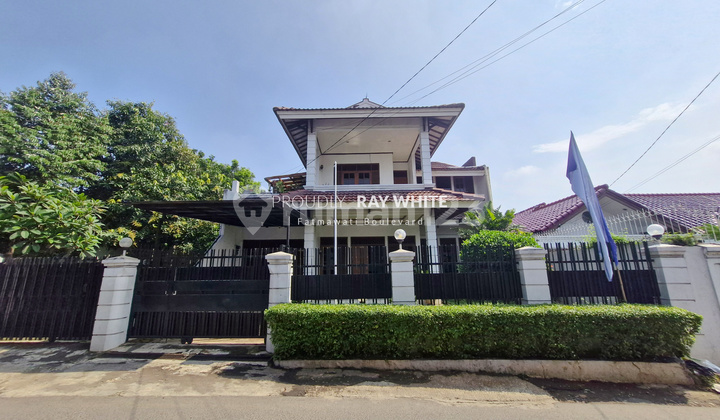 Rumah Bagus Halaman Luas Siap Huni Lokasi Strategis Di Ciputat 2